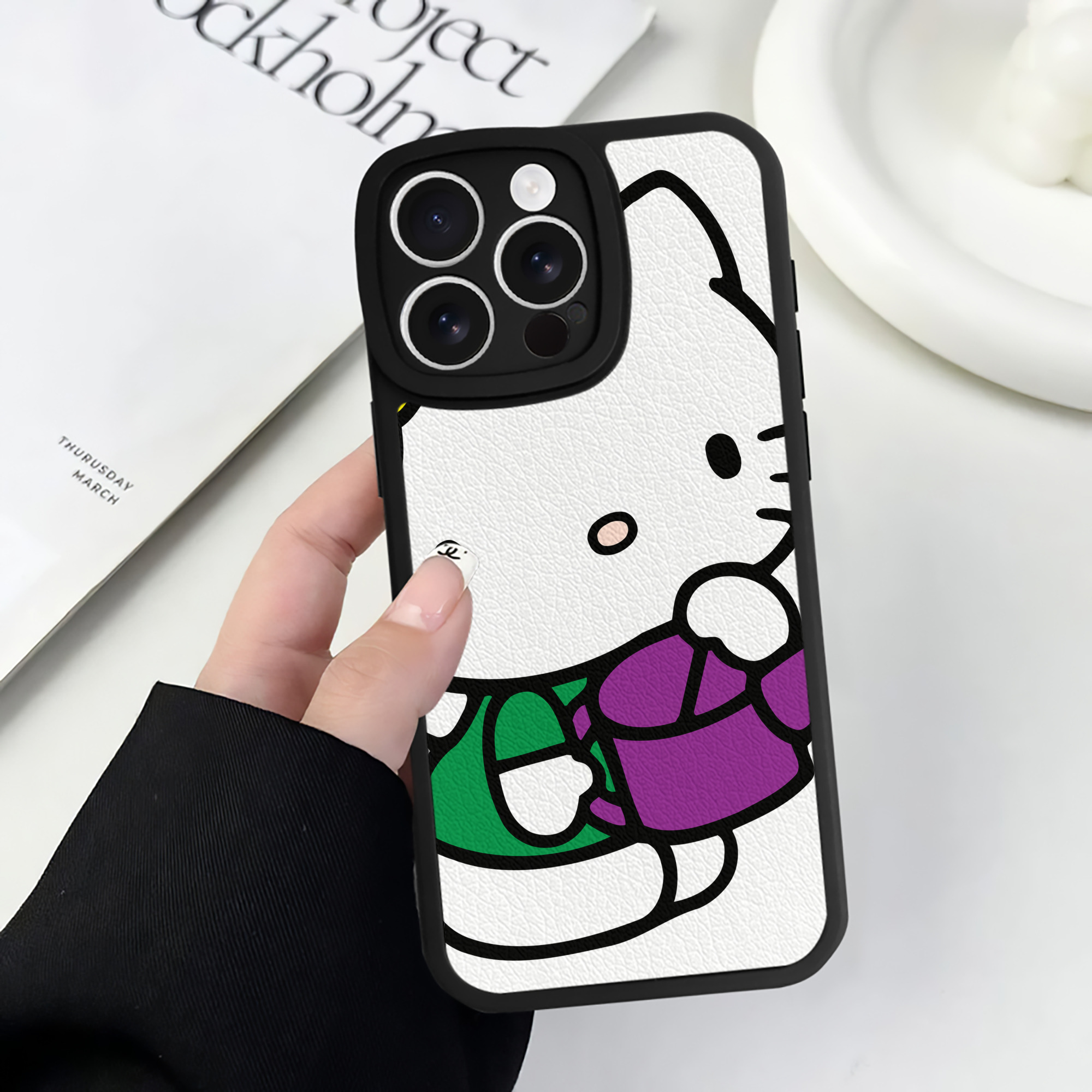 （画像用） Hello Kitty ハローキティ 【iPhone 16シリーズ対応】シリコンスマホケース（レザー調） 材質：シリコン